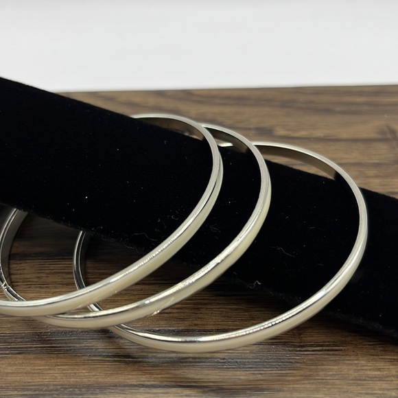 White and Silver Tone Bracelet 3 stackable. Silvertone and white Enamel Bangles - Picture 5 of 6